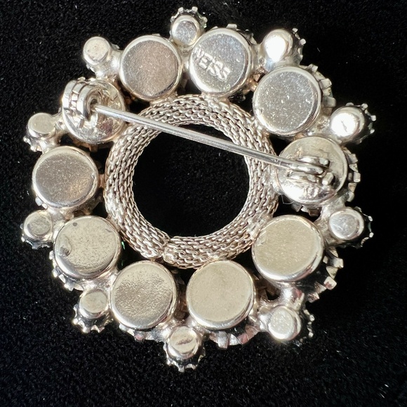 Vintage Weiss Emerald Green Rhinestone Necklace, Earrings & Brooch Set - Picture 8 of 15